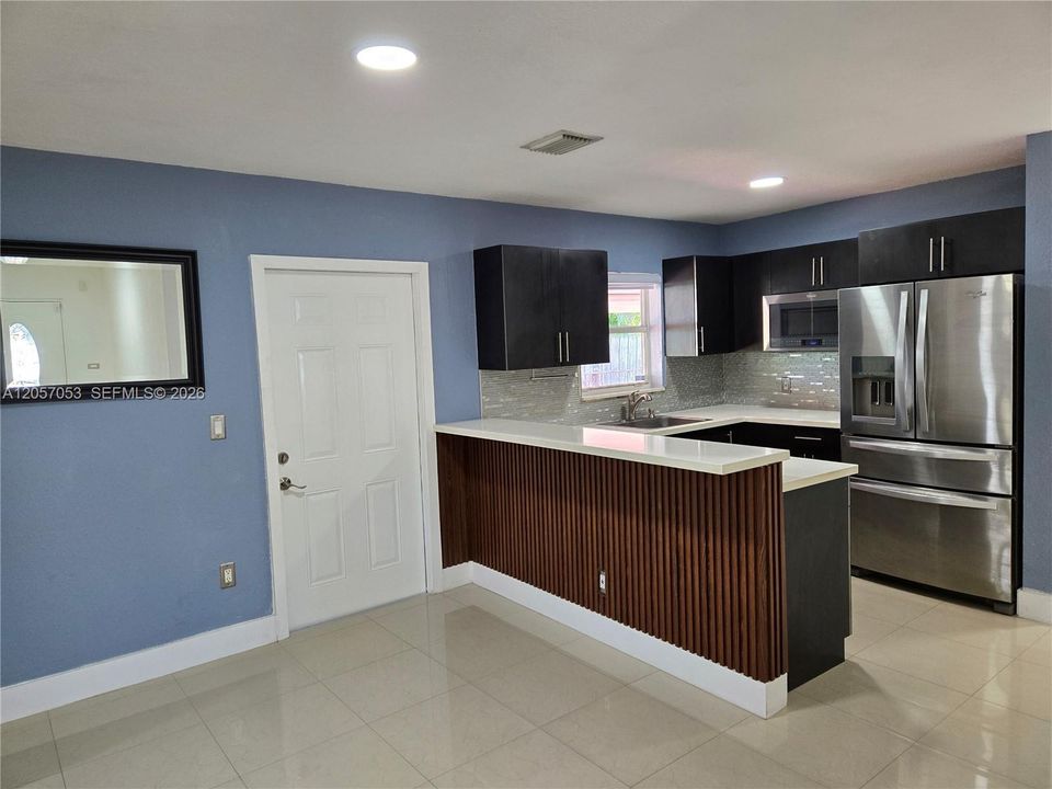 For Rent: $2,800 (4 beds, 3 baths, 1500 Square Feet)