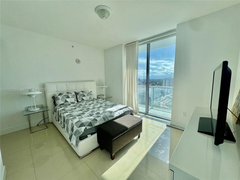 В аренду: $4,250 (2 спален, 2 ванн, 1174 Квадратных фут)
