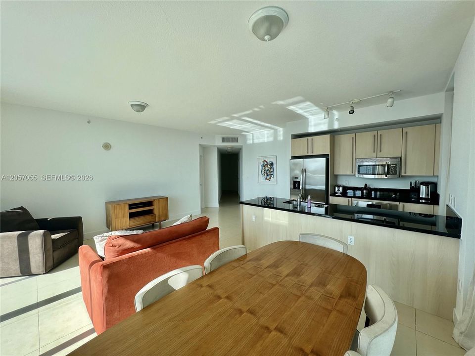 В аренду: $4,250 (2 спален, 2 ванн, 1174 Квадратных фут)
