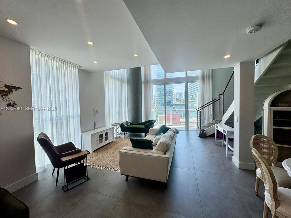 For Rent: $4,600 (1 beds, 1 baths, 1078 Square Feet)