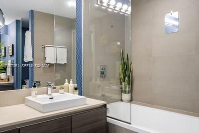 For Rent: $4,600 (1 beds, 1 baths, 1078 Square Feet)