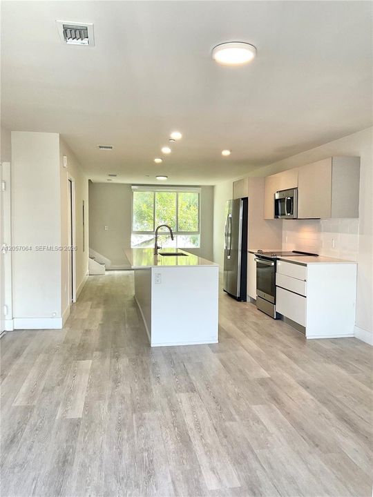 En Venta: $459,000 (2 camas, 2 baños, 1392 Pies cuadrados)