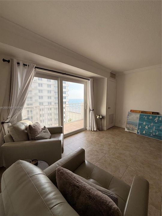 В аренду: $5,500 (2 спален, 2 ванн, 1050 Квадратных фут)