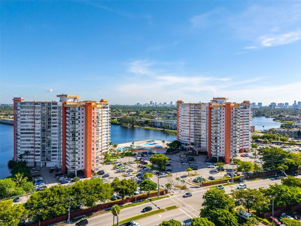 На продажу: $125,000 (1 спален, 2 ванн, 861 Квадратных фут)