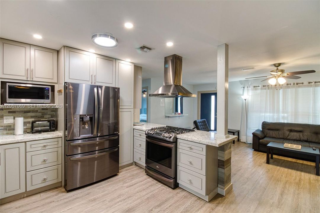 В аренду: $4,500 (3 спален, 2 ванн, 1409 Квадратных фут)