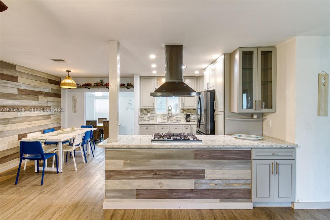 В аренду: $4,500 (3 спален, 2 ванн, 1409 Квадратных фут)