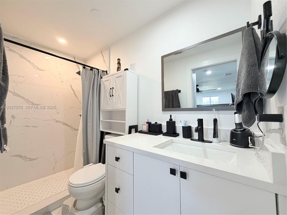 En Venta: $685,000 (3 camas, 2 baños, 1150 Pies cuadrados)