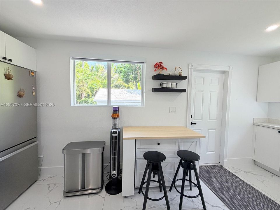 En Venta: $685,000 (3 camas, 2 baños, 1150 Pies cuadrados)