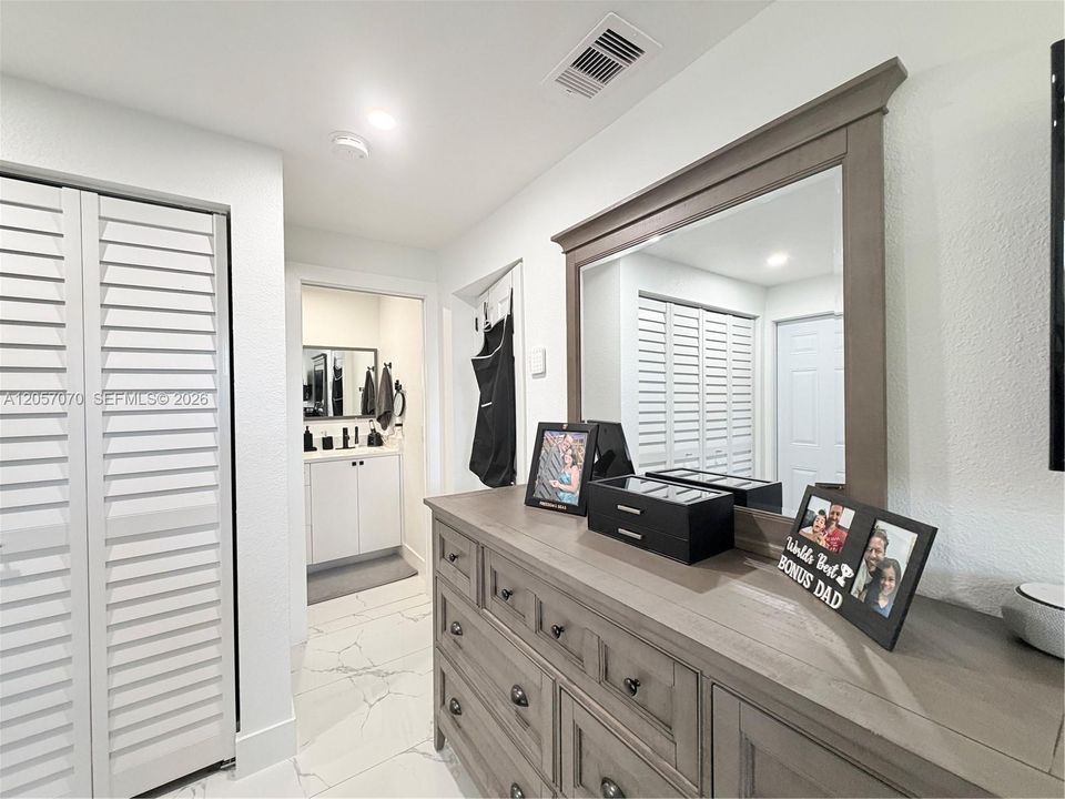 En Venta: $685,000 (3 camas, 2 baños, 1150 Pies cuadrados)