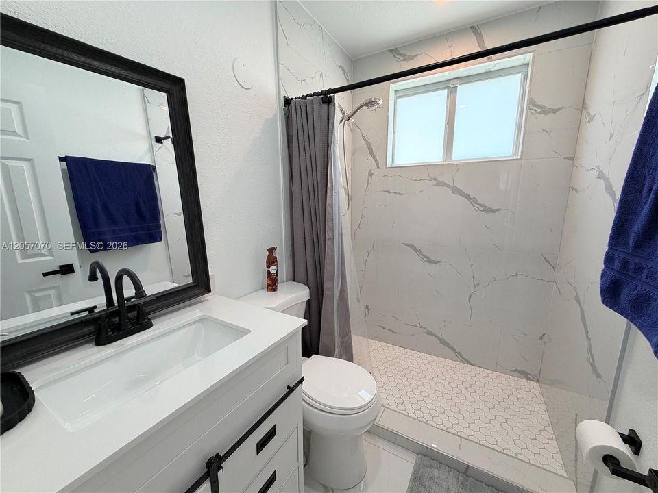 En Venta: $685,000 (3 camas, 2 baños, 1150 Pies cuadrados)