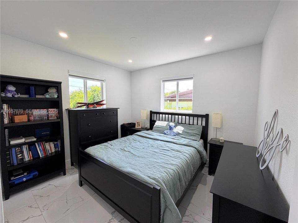 En Venta: $685,000 (3 camas, 2 baños, 1150 Pies cuadrados)