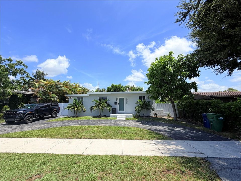 En Venta: $685,000 (3 camas, 2 baños, 1150 Pies cuadrados)
