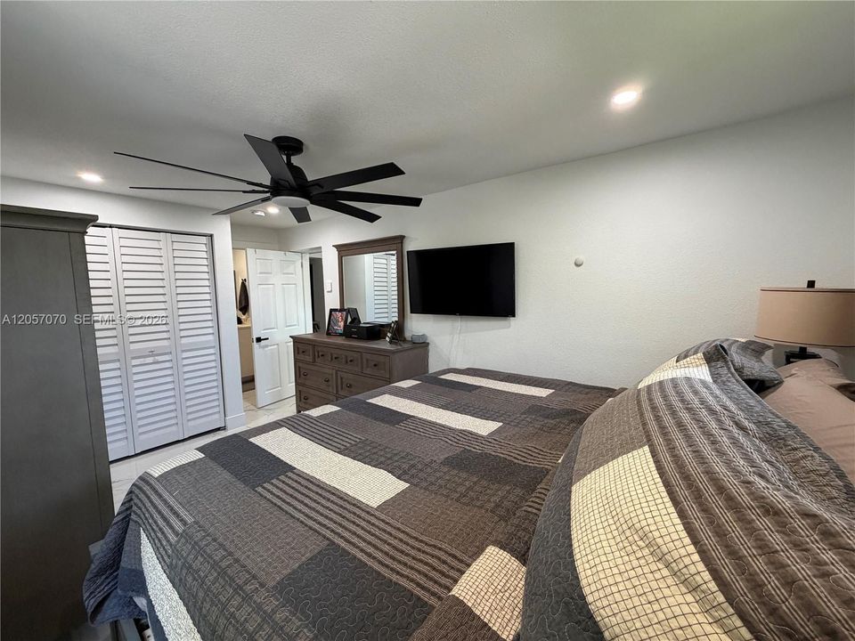 En Venta: $685,000 (3 camas, 2 baños, 1150 Pies cuadrados)