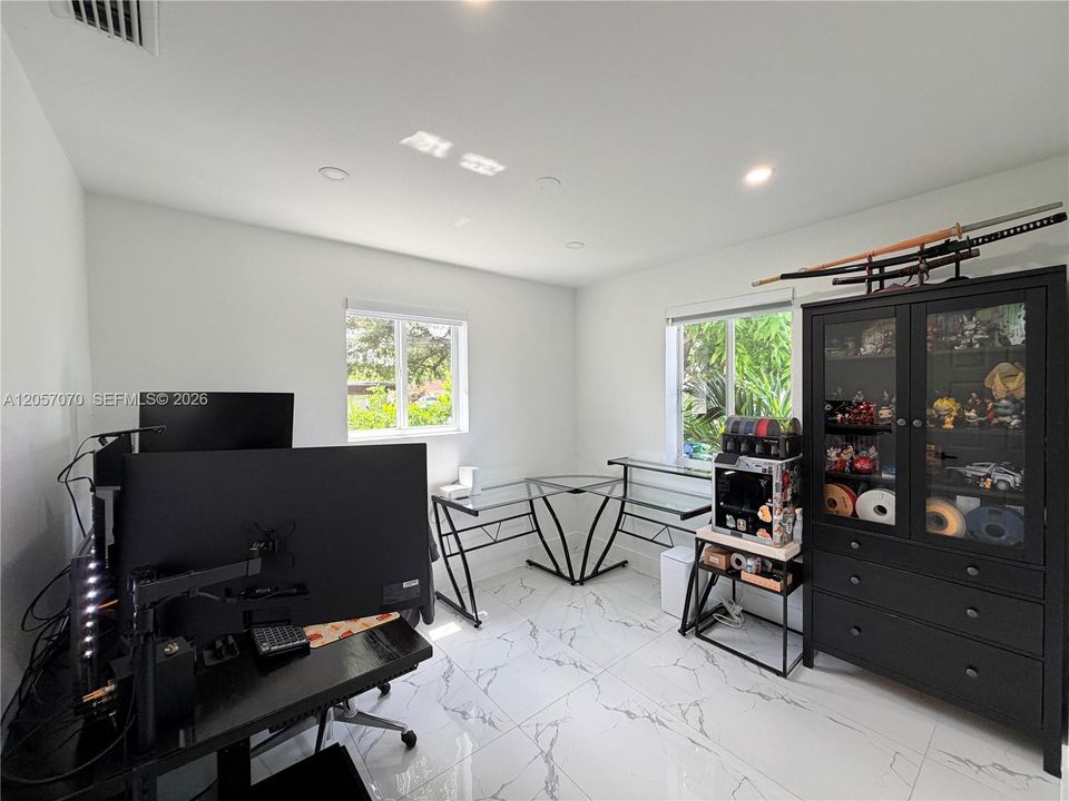 En Venta: $685,000 (3 camas, 2 baños, 1150 Pies cuadrados)