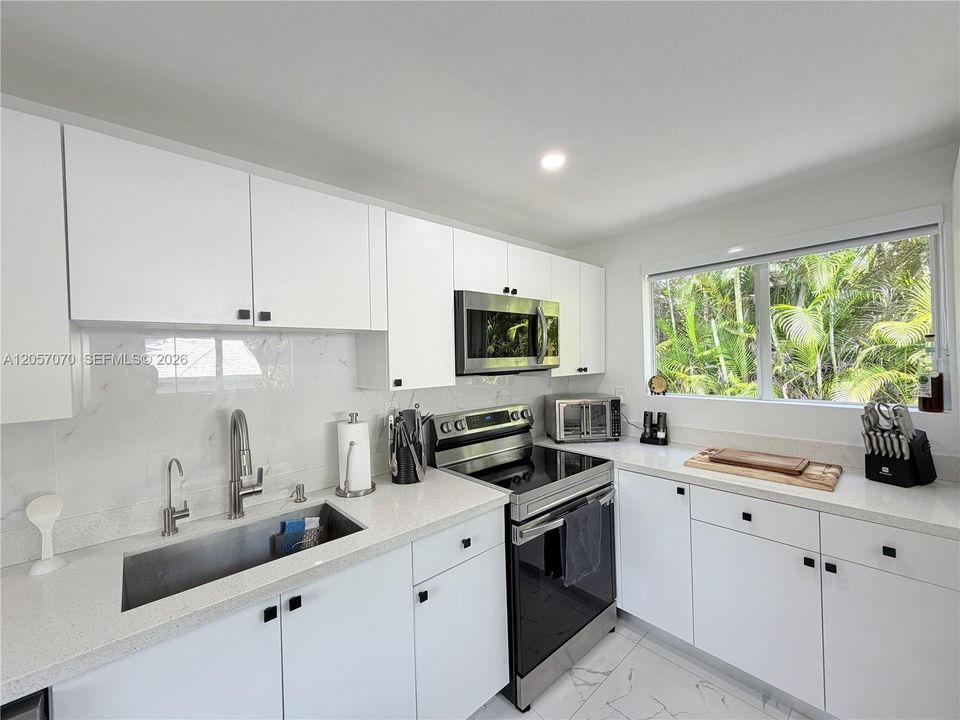 En Venta: $685,000 (3 camas, 2 baños, 1150 Pies cuadrados)
