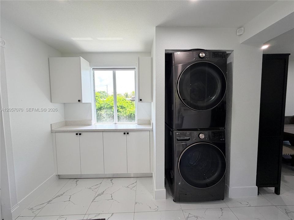 En Venta: $685,000 (3 camas, 2 baños, 1150 Pies cuadrados)