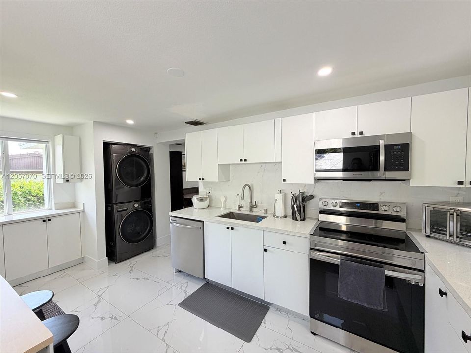 En Venta: $685,000 (3 camas, 2 baños, 1150 Pies cuadrados)