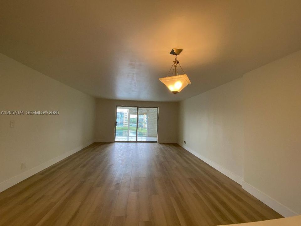 For Rent: $2,450 (2 beds, 2 baths, 1190 Square Feet)