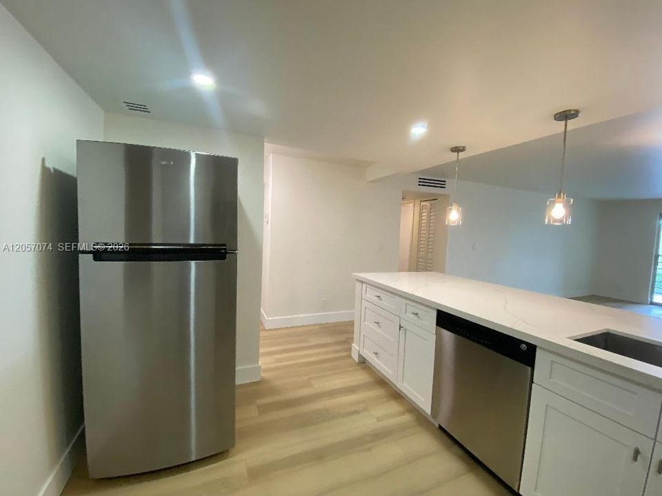For Rent: $2,450 (2 beds, 2 baths, 1190 Square Feet)