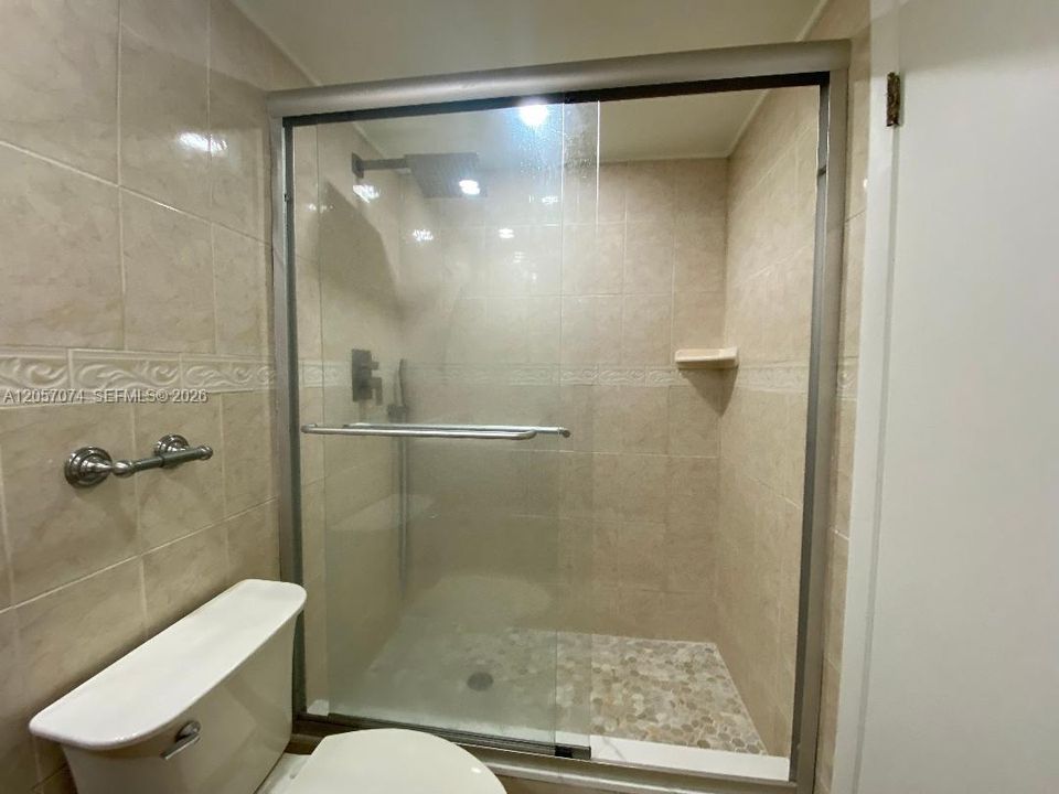 For Rent: $2,450 (2 beds, 2 baths, 1190 Square Feet)