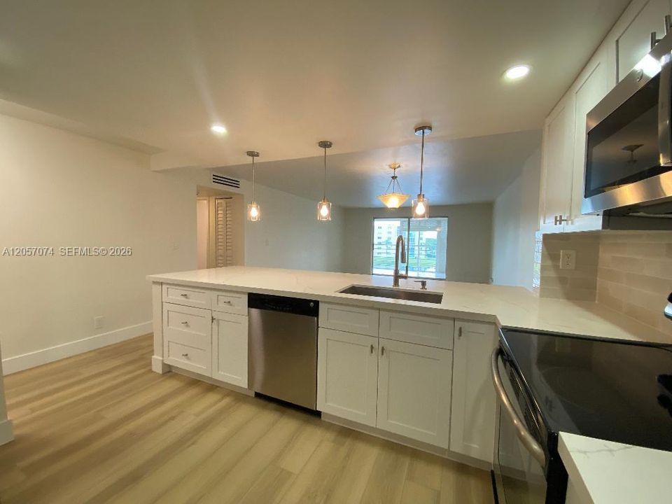 For Rent: $2,450 (2 beds, 2 baths, 1190 Square Feet)