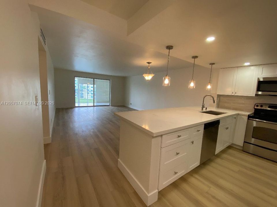 For Rent: $2,450 (2 beds, 2 baths, 1190 Square Feet)
