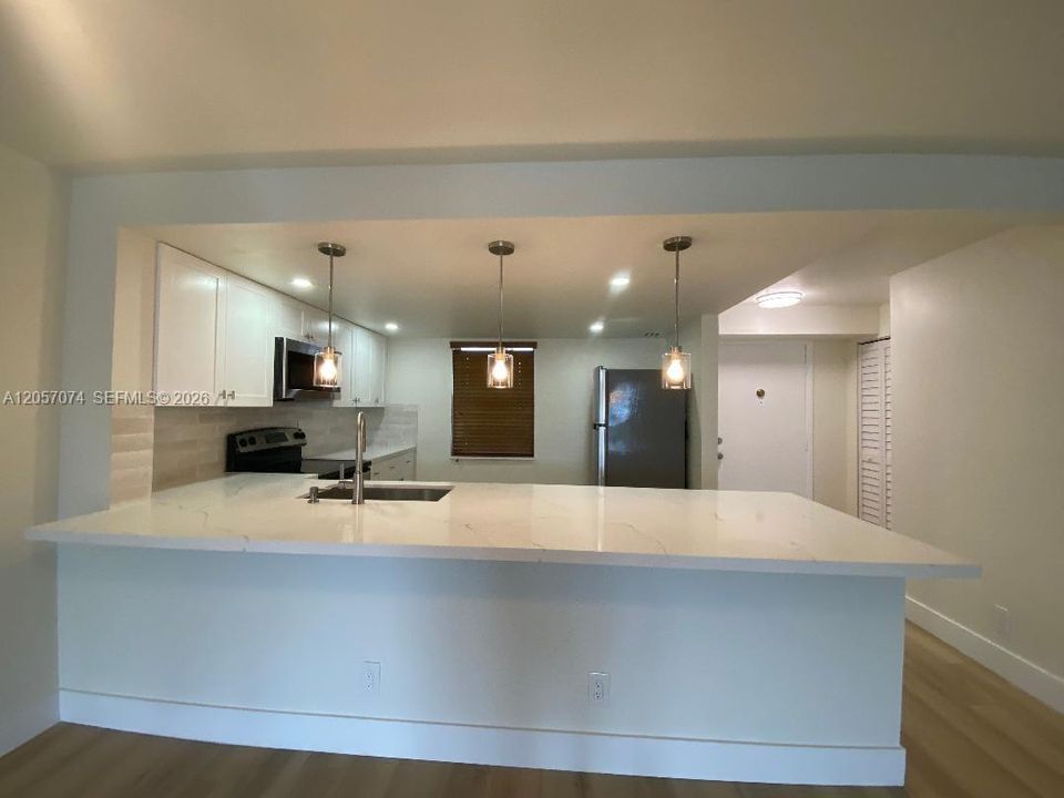 For Rent: $2,450 (2 beds, 2 baths, 1190 Square Feet)