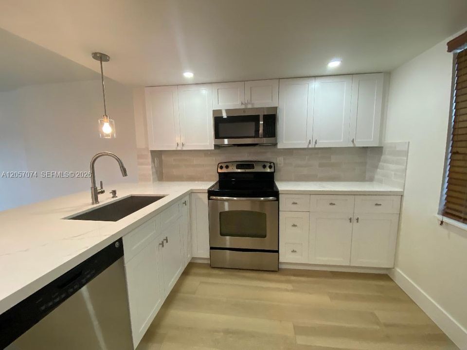 For Rent: $2,450 (2 beds, 2 baths, 1190 Square Feet)