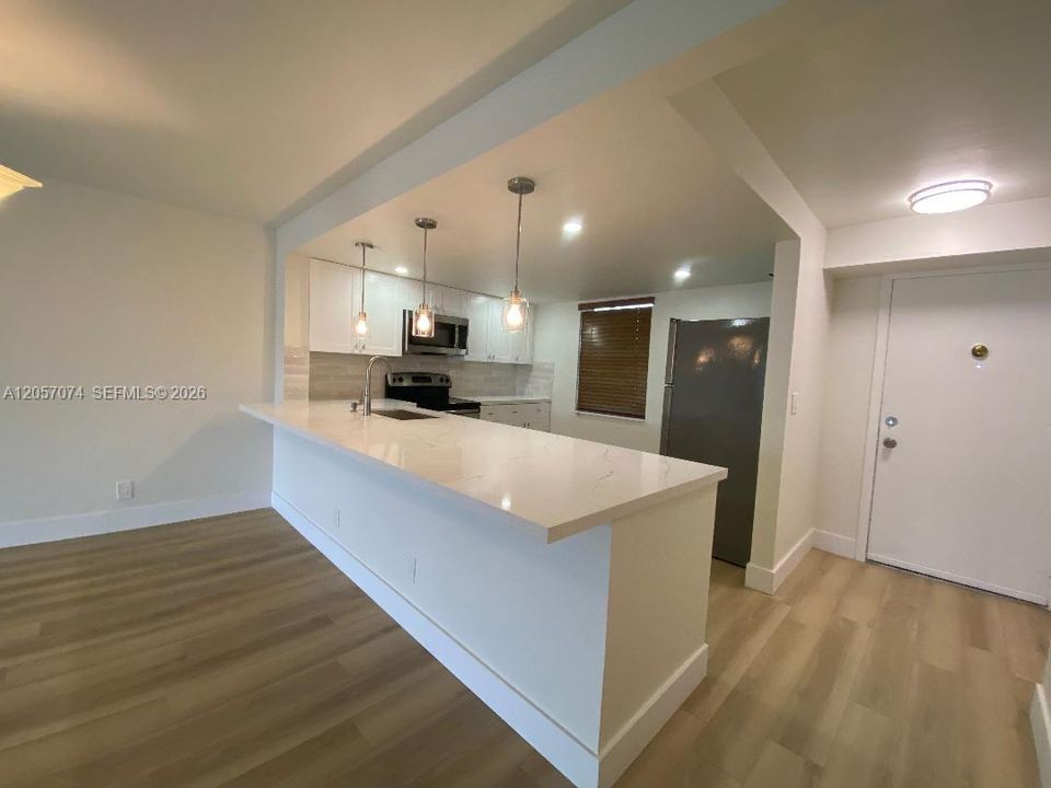 For Rent: $2,450 (2 beds, 2 baths, 1190 Square Feet)