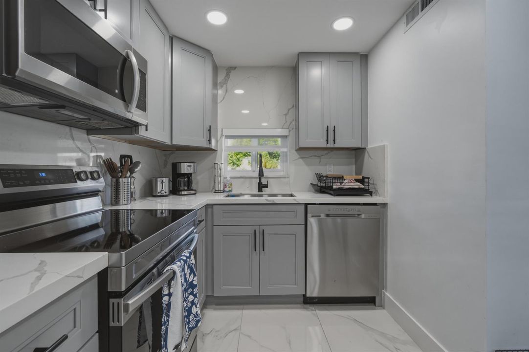 12. Kitchen 2