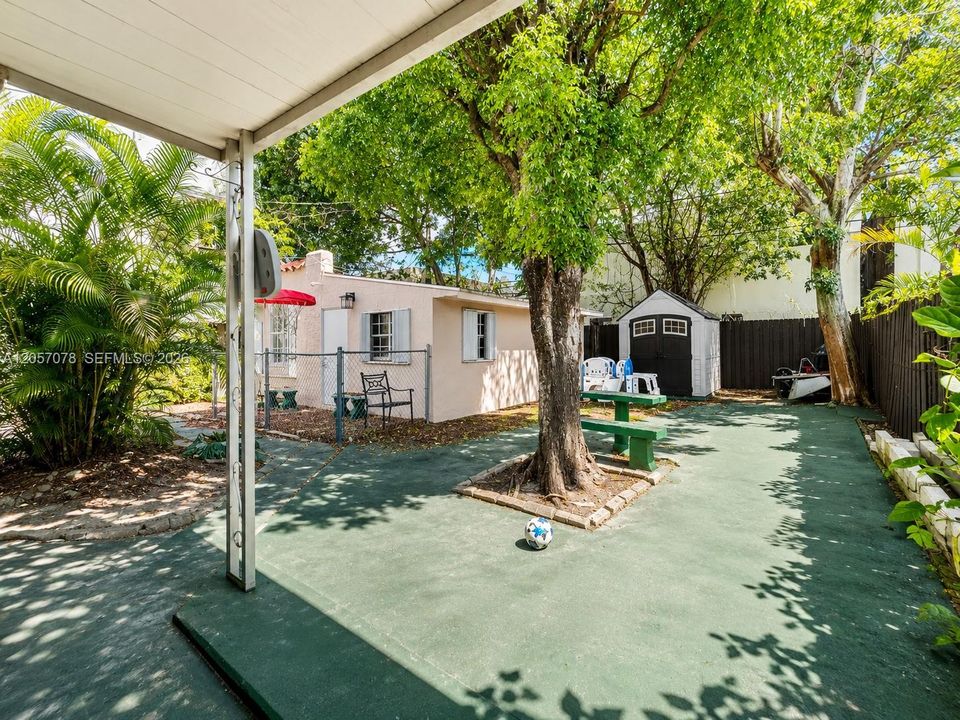 For Sale: $1,175,000 (4 beds, 3 baths, 2052 Square Feet)