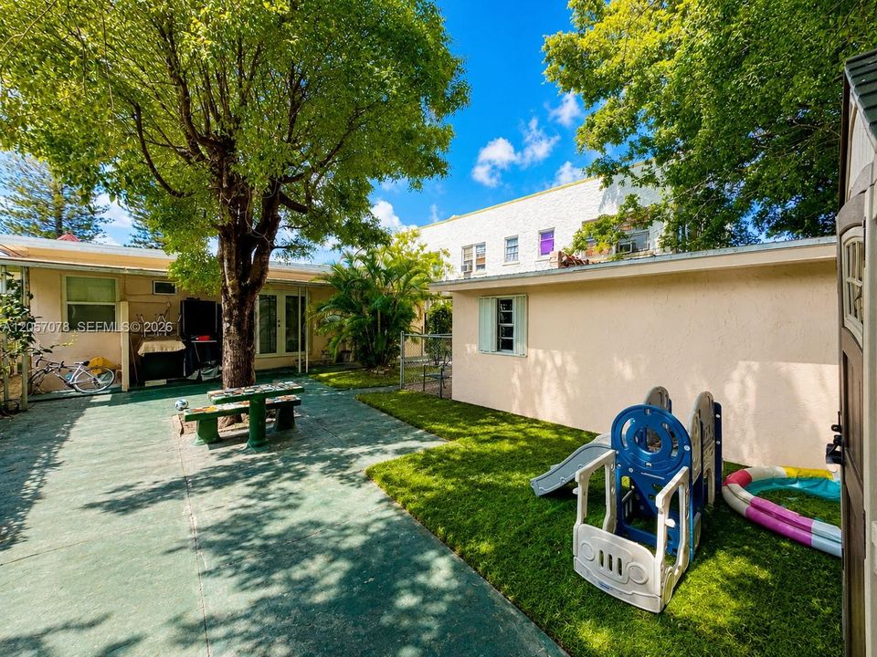 For Sale: $1,175,000 (4 beds, 3 baths, 2052 Square Feet)