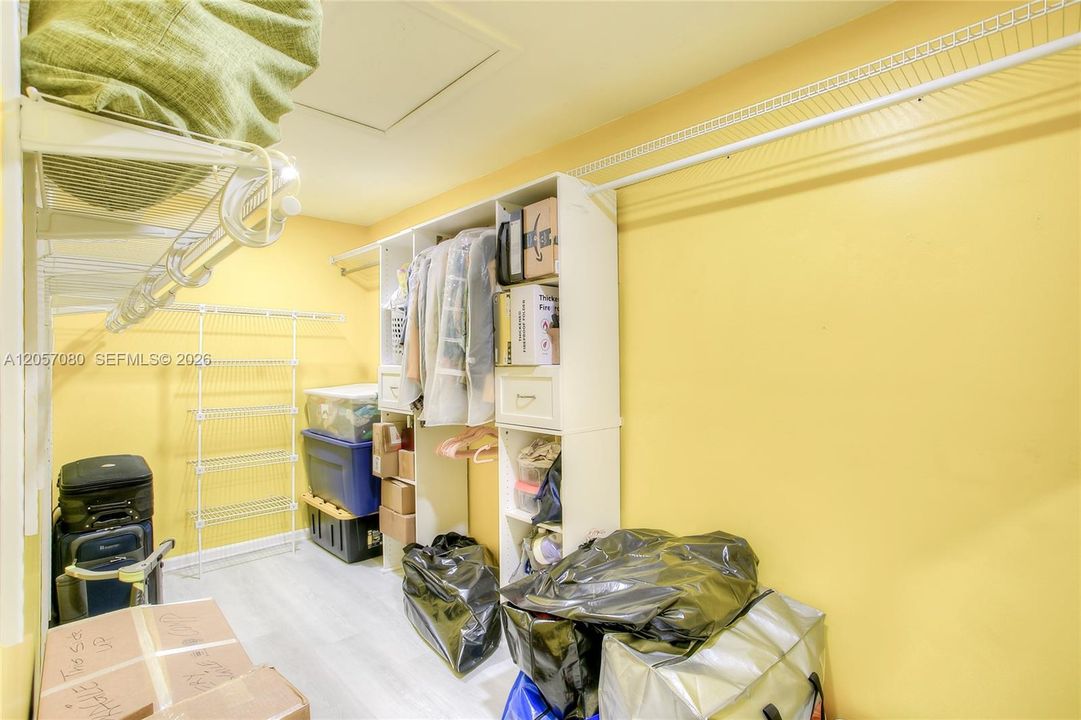 En Venta: $745,000 (4 camas, 3 baños, 2616 Pies cuadrados)
