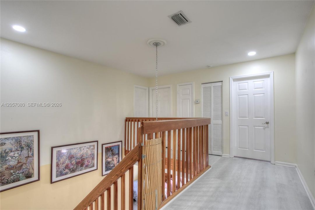 En Venta: $745,000 (4 camas, 3 baños, 2616 Pies cuadrados)