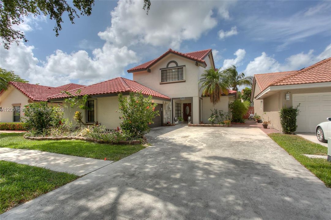 En Venta: $745,000 (4 camas, 3 baños, 2616 Pies cuadrados)