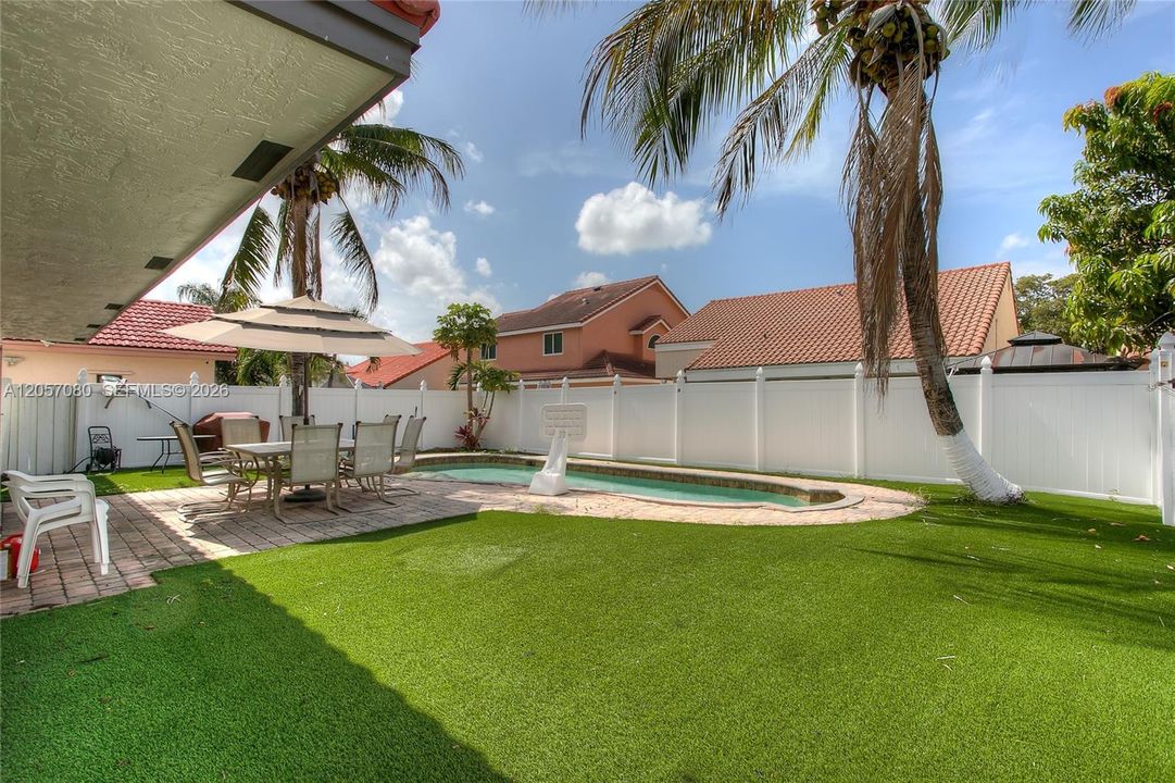 En Venta: $745,000 (4 camas, 3 baños, 2616 Pies cuadrados)