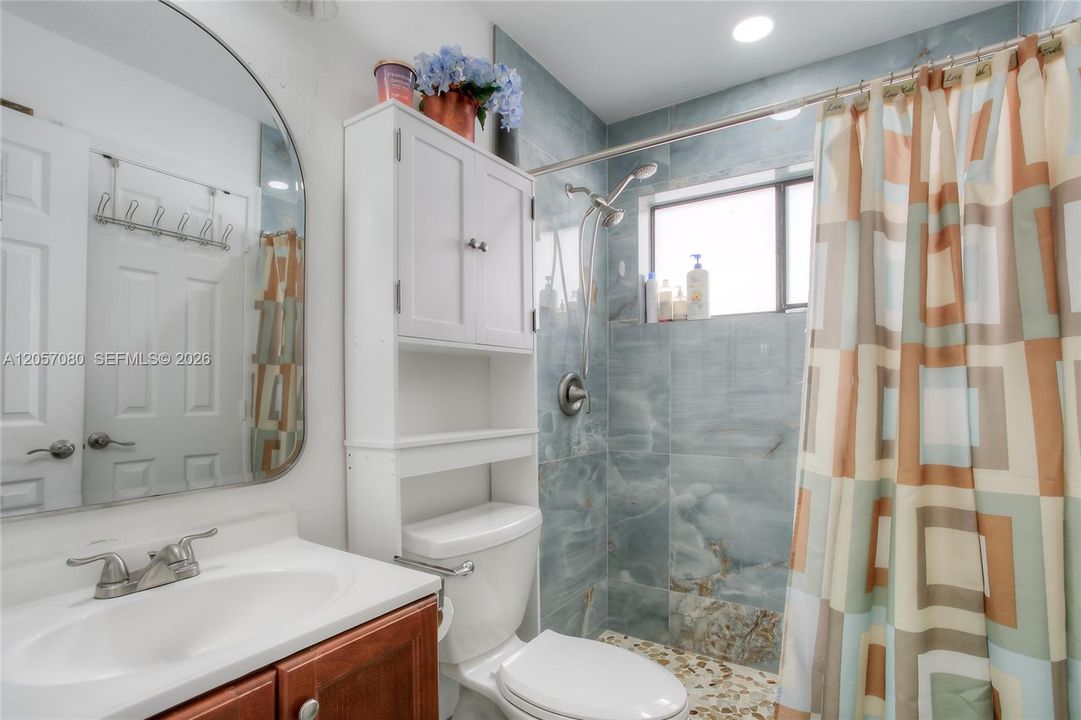 En Venta: $745,000 (4 camas, 3 baños, 2616 Pies cuadrados)