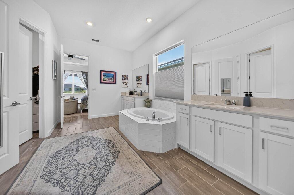 primarybath1.jpg-SMALL