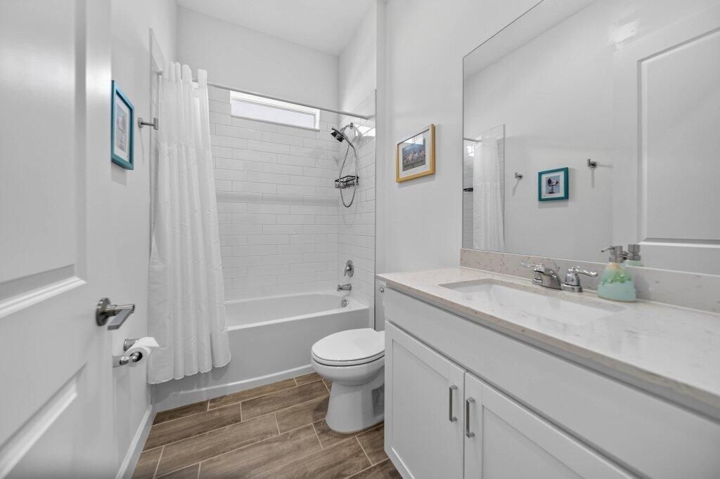 guestbath1.jpg-SMALL