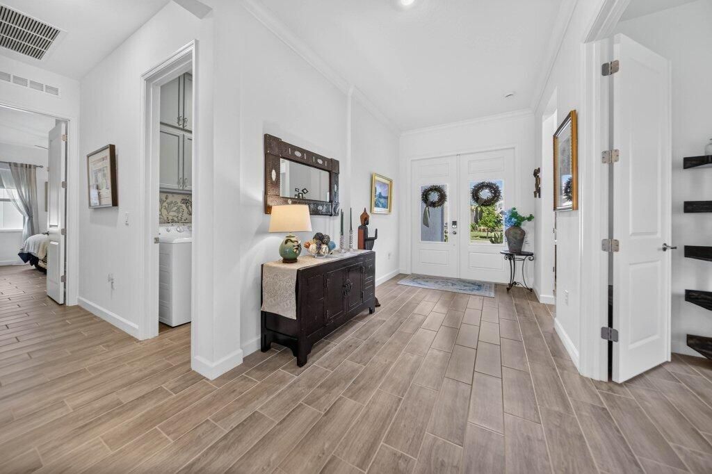 foyer1.jpg-SMALL