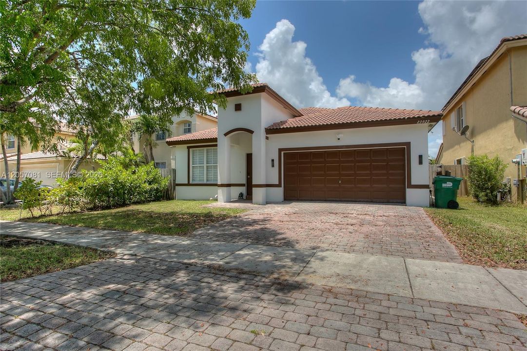 En Venta: $550,000 (3 camas, 2 baños, 1903 Pies cuadrados)