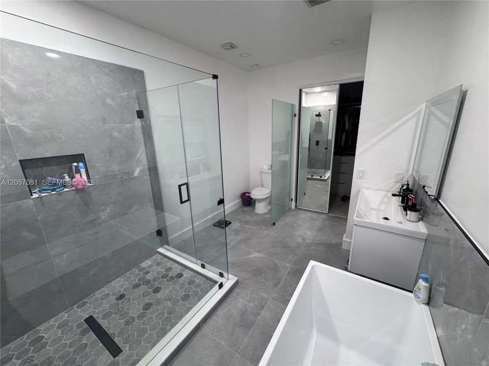 En Venta: $550,000 (3 camas, 2 baños, 1903 Pies cuadrados)