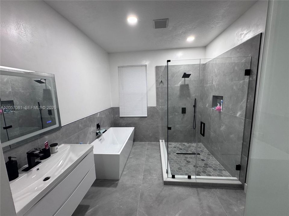 En Venta: $550,000 (3 camas, 2 baños, 1903 Pies cuadrados)