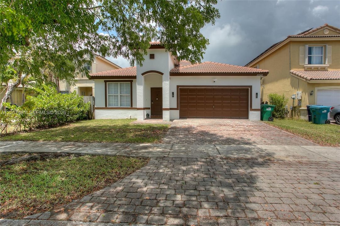 En Venta: $550,000 (3 camas, 2 baños, 1903 Pies cuadrados)