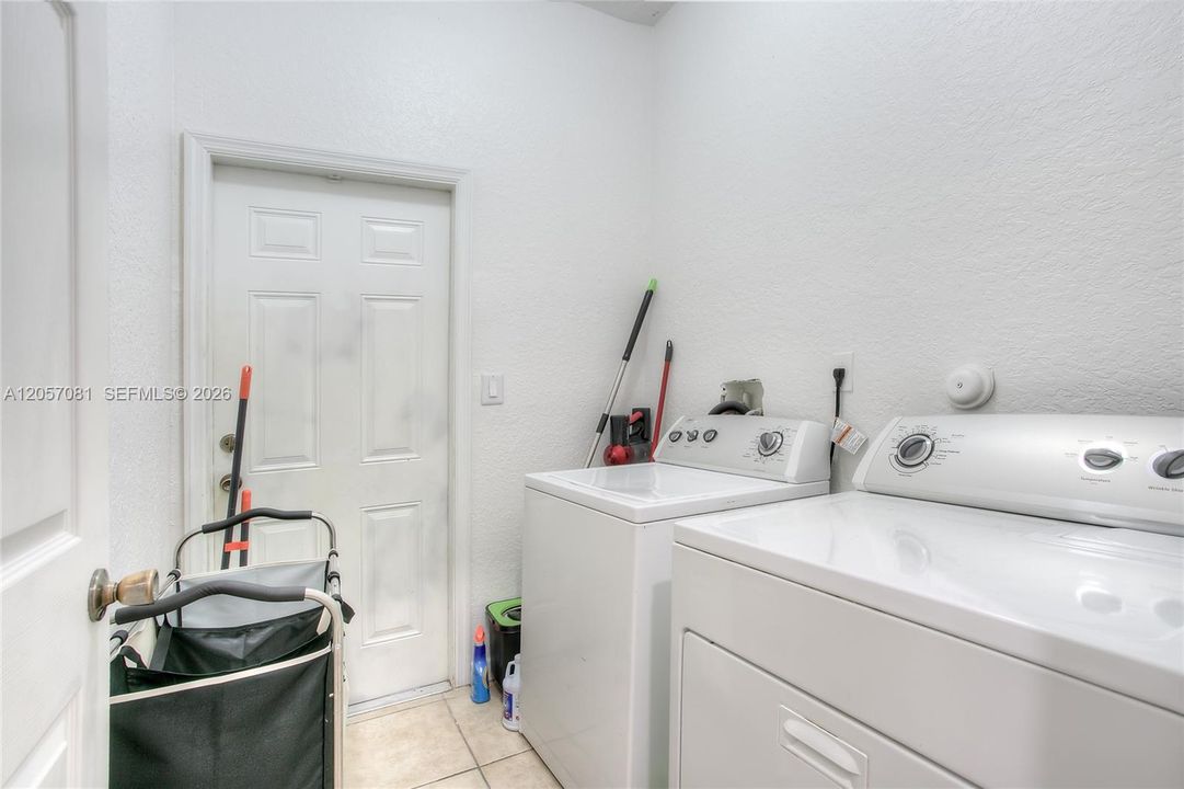 En Venta: $550,000 (3 camas, 2 baños, 1903 Pies cuadrados)