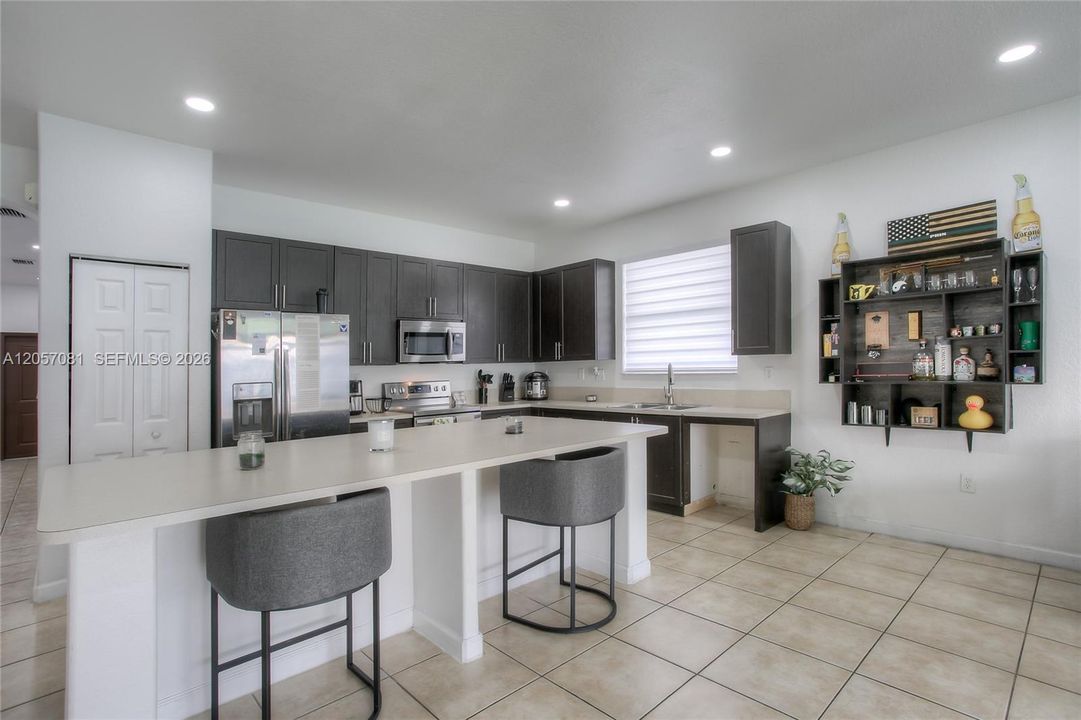 En Venta: $550,000 (3 camas, 2 baños, 1903 Pies cuadrados)