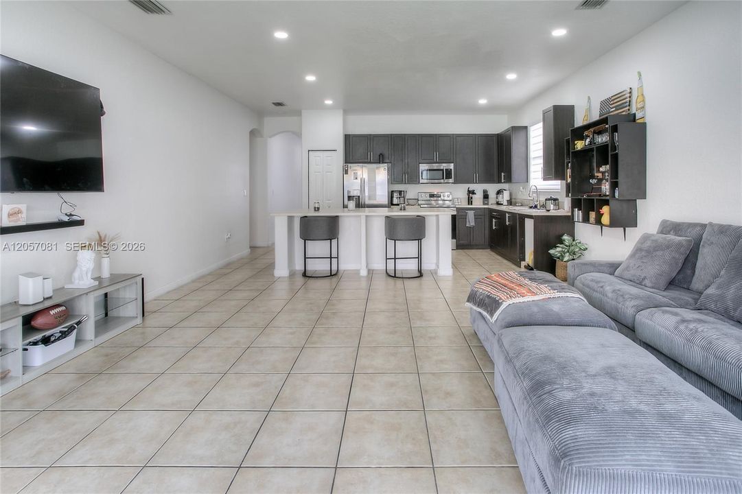 En Venta: $550,000 (3 camas, 2 baños, 1903 Pies cuadrados)