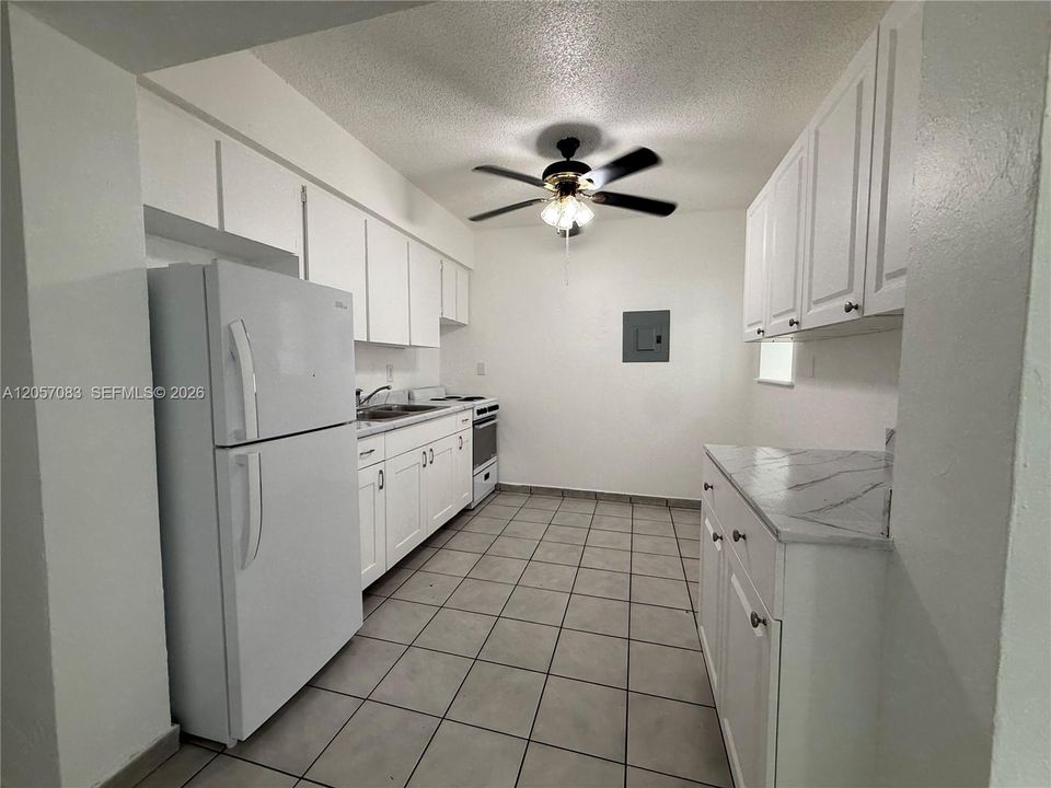 For Rent: $2,550 (2 beds, 1 baths, 2152 Square Feet)