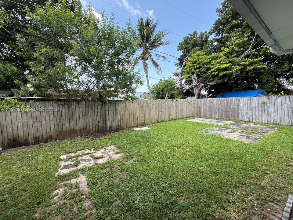 For Rent: $2,550 (2 beds, 1 baths, 2152 Square Feet)