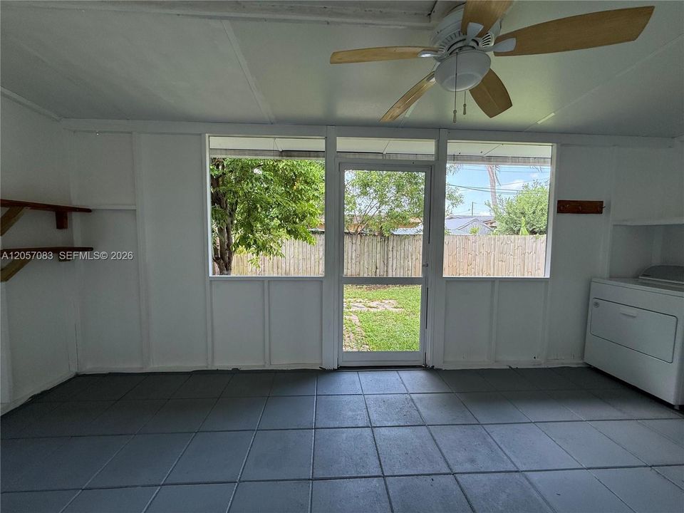 For Rent: $2,550 (2 beds, 1 baths, 2152 Square Feet)